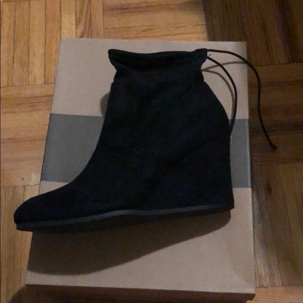 Boots - Picture 2 of 4